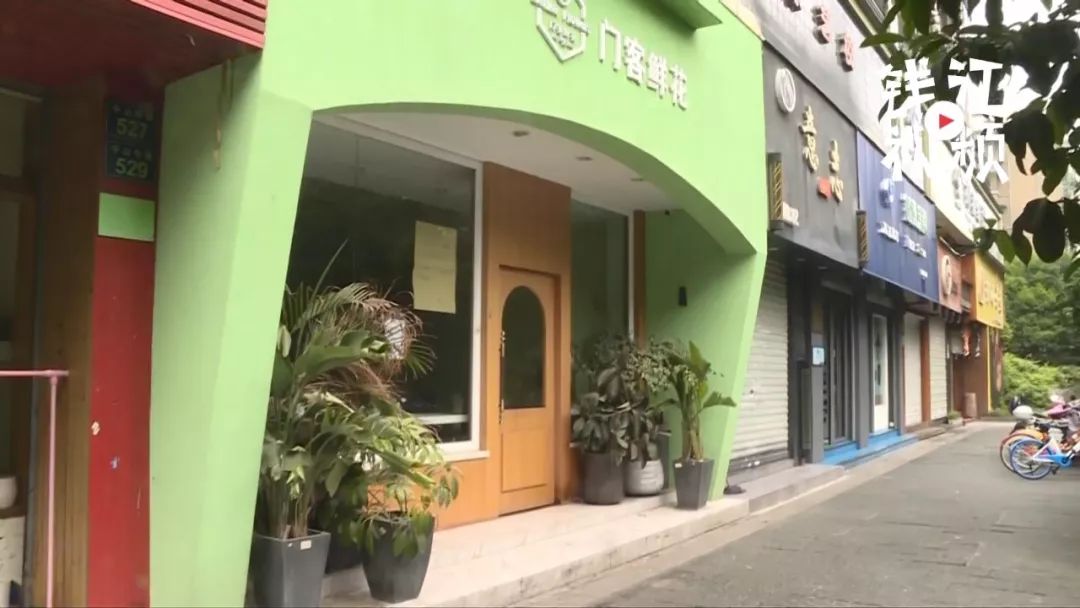 ‘AG亚娱集团’合肥民警湿毛巾捂口鼻匍匐爬楼梯 火场中救出3岁男童