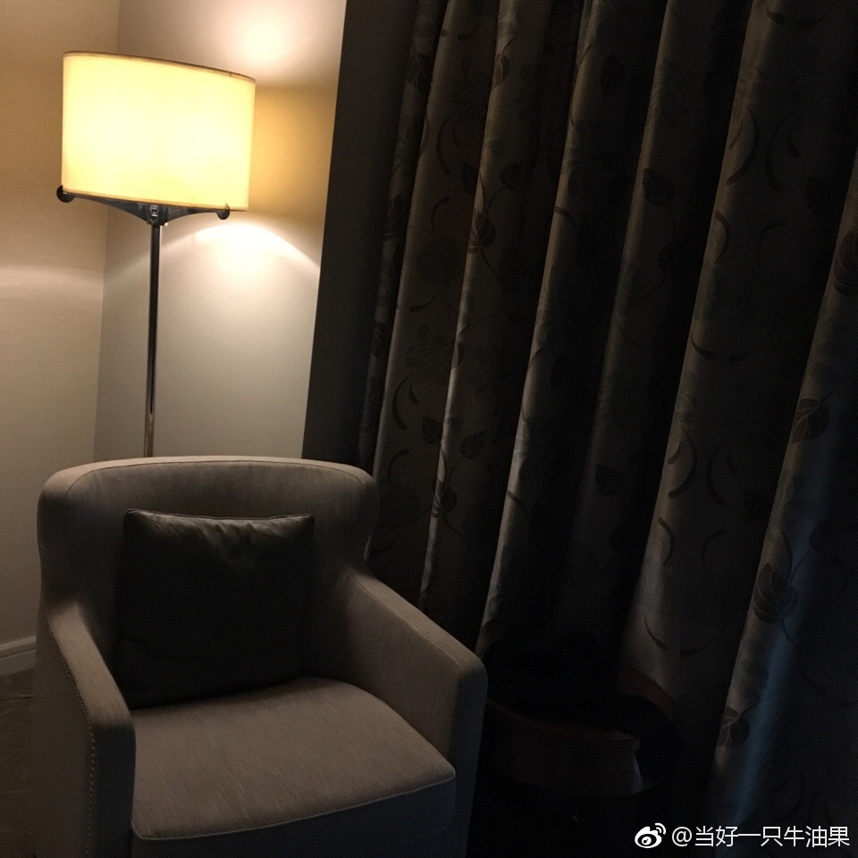 ‘AG亚娱集团’“政治生活不能娱乐化”是底线亦是红线_时事政治_中公教育网