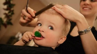 【ag亚娱官网】2015全国两会为“万能章”减负,关键需从简政入手_时事政治_中公教育网