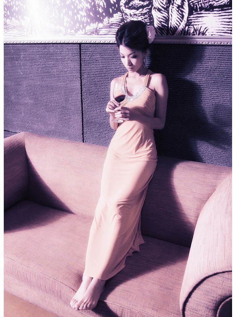 AG亚娱集团|昆明仓库起火烧毁20多间 消防砸破3米多高墙灭火