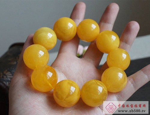 淳安:百份特别挂历送进农村 村民翻看日历学消防:ag亚娱官网