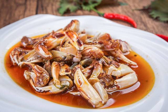 AG亚娱集团官方|八旬盲人“悬”在半空小狗发现“叫”来救兵(图2) AG亚娱集团官方